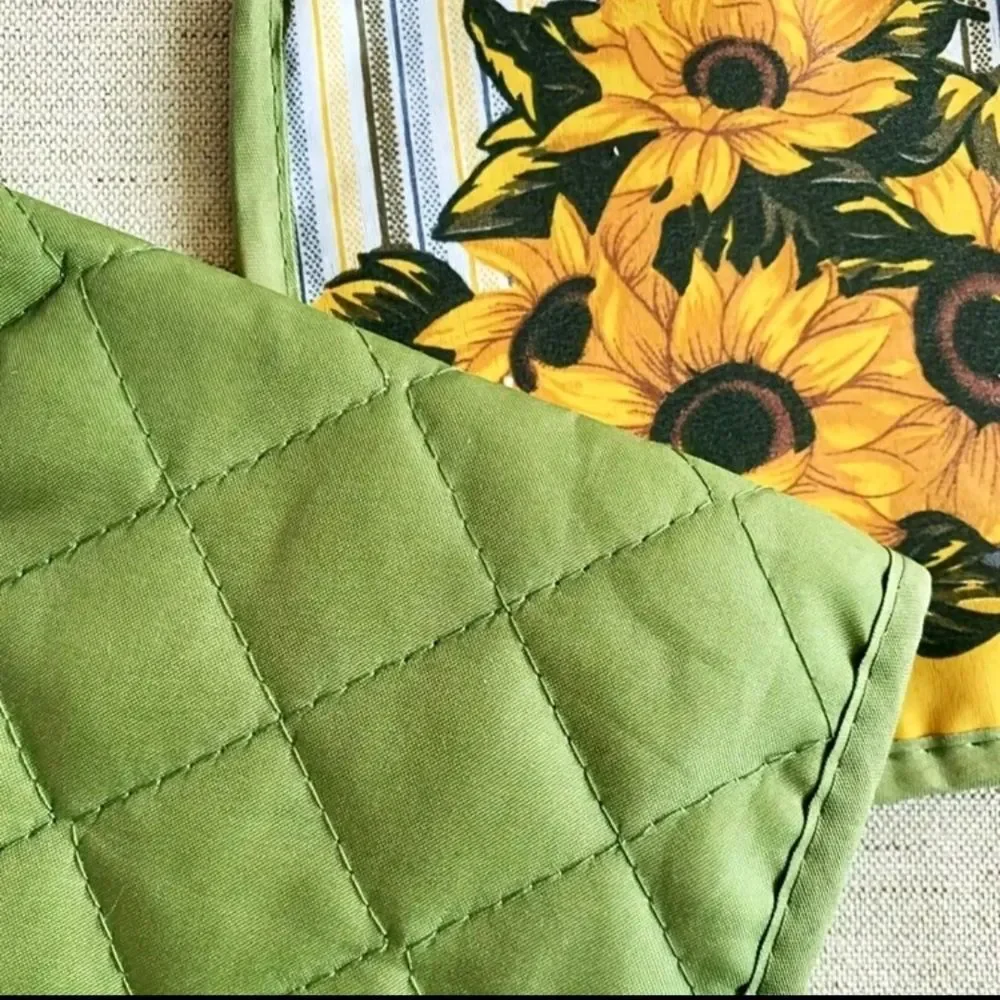 Sunflower Kitchen Linens Set in Yellow and Green NWT